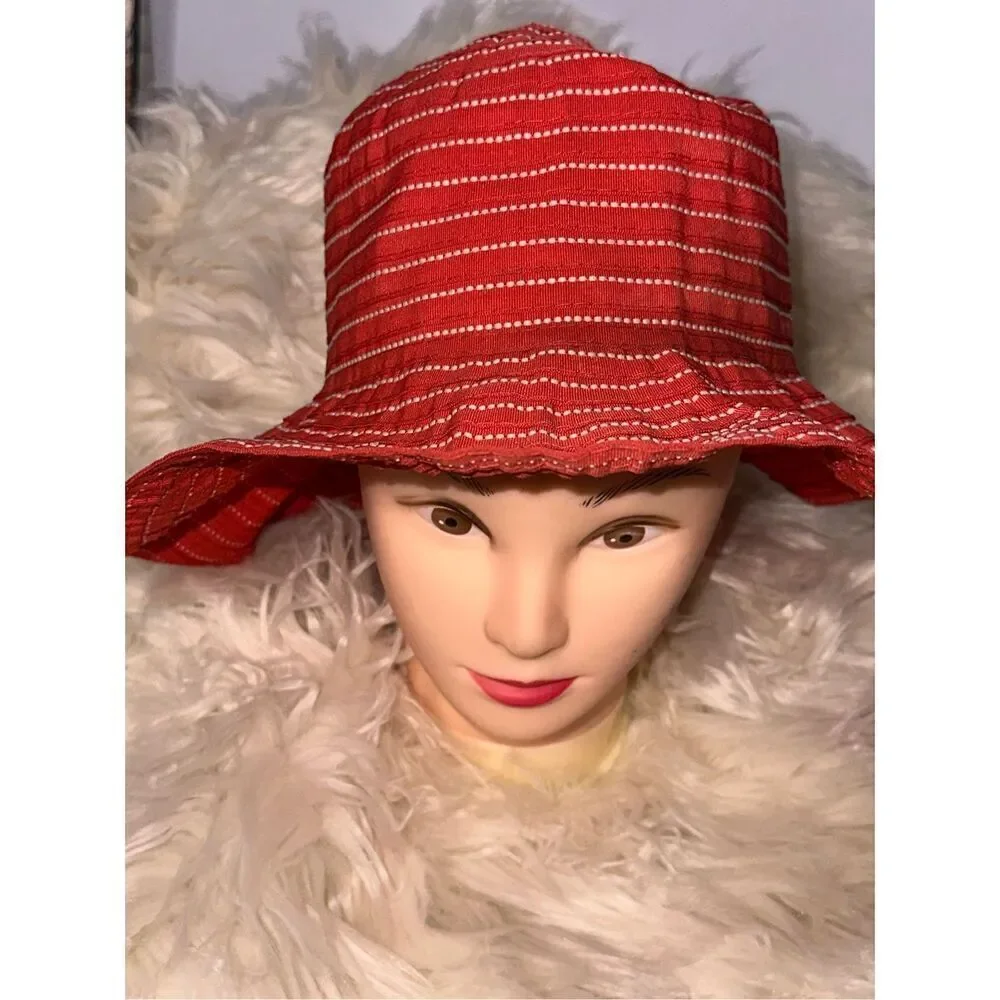 Beautiful Kooringal Sun Hat In RED color One Size Bendable Hat GREAT CONDITION